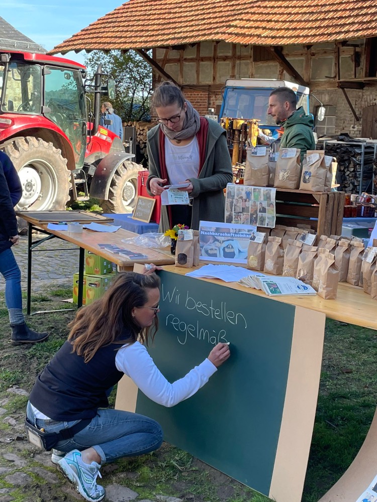 Nachbarschaftsmarkt mit regionalen Lebensmitteln